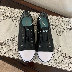 Chinese Laundry Wash Black Tennis Shoes, No Laces